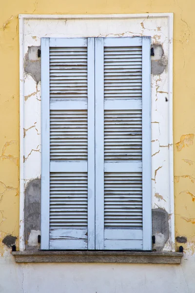 Besnate window    italy abstract      wood  n the concrete  bric — Stock Photo, Image