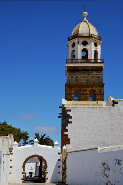 Campanile lanzarote terrazzo spagnolo chiesa arrecife — Foto Stock