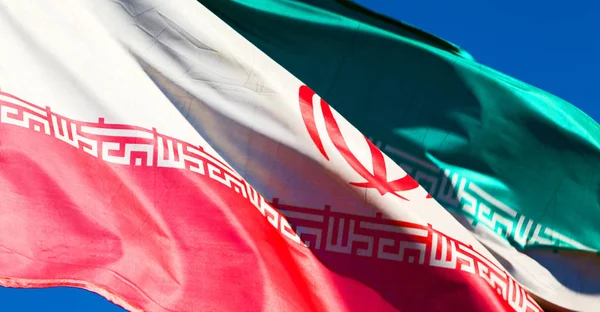 В Ірані, іранські розмахував прапором — стокове фото
