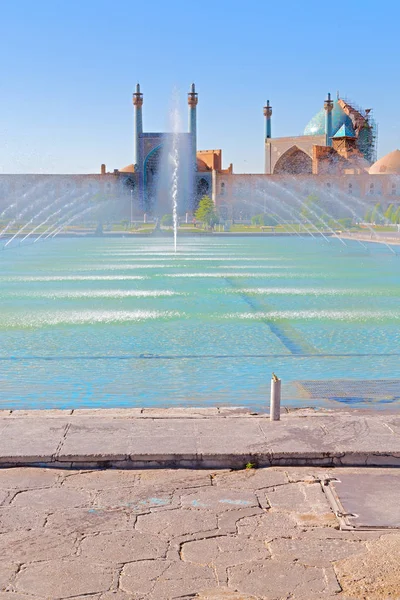 Dans une vieille mosquée carrée iran — Photo