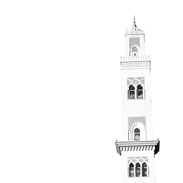 Em oman muscat a antiga mesquita minarete e religião no céu claro — Fotografia de Stock