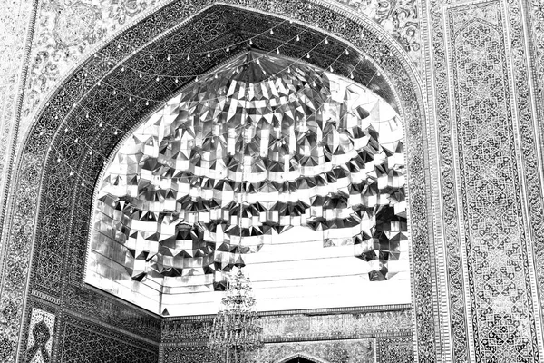 En iran y antiguo minarete de mezquita antigua — Foto de Stock