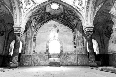 İran'da eski antika cami içinde 