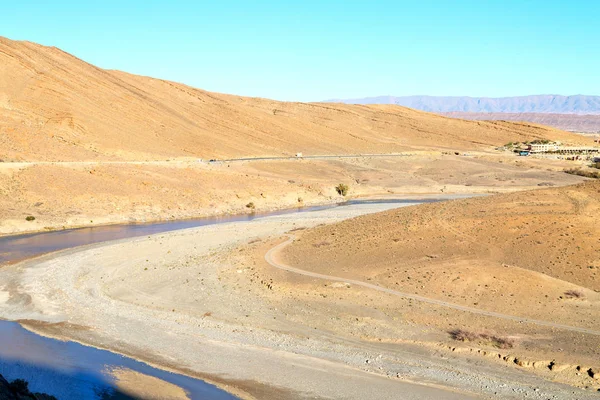 Коричневый куст в долине реки Марокко — стоковое фото