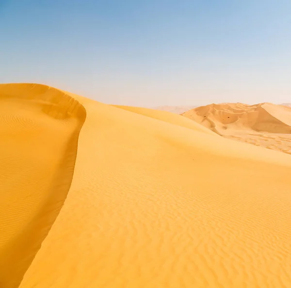 Em oman velho deserto esfregar al khali o quarto vazio e ao ar livre — Fotografia de Stock