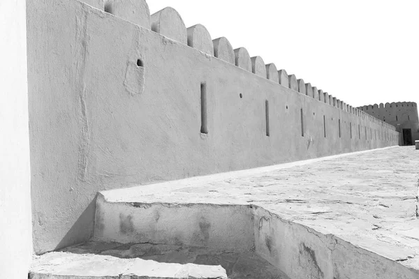 I oman muscat gamla defensiva fort battlesment himlen en — Stockfoto