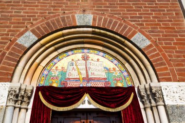  Kilise kapı İtalya lombardy kırmızı kadife çadır