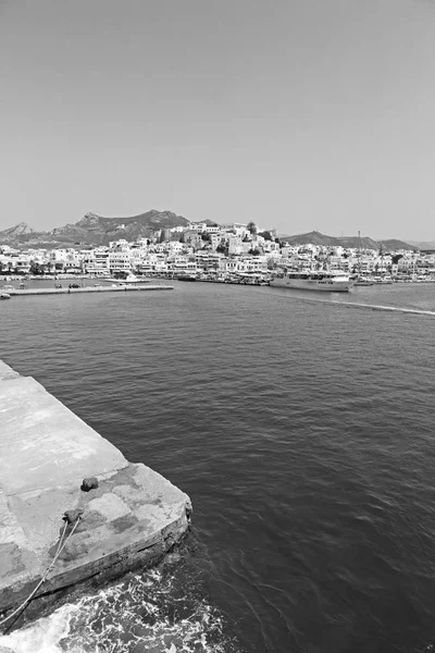 Velha história em ciclades ilha porto e barco santorini naksos — Fotografia de Stock