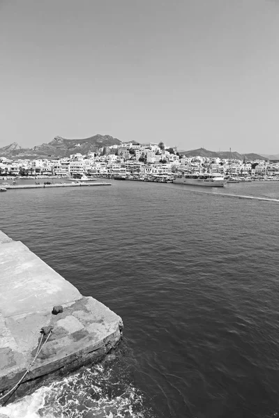 Vecchia storia in cicladi isola porto e barca santorini naksos — Foto Stock