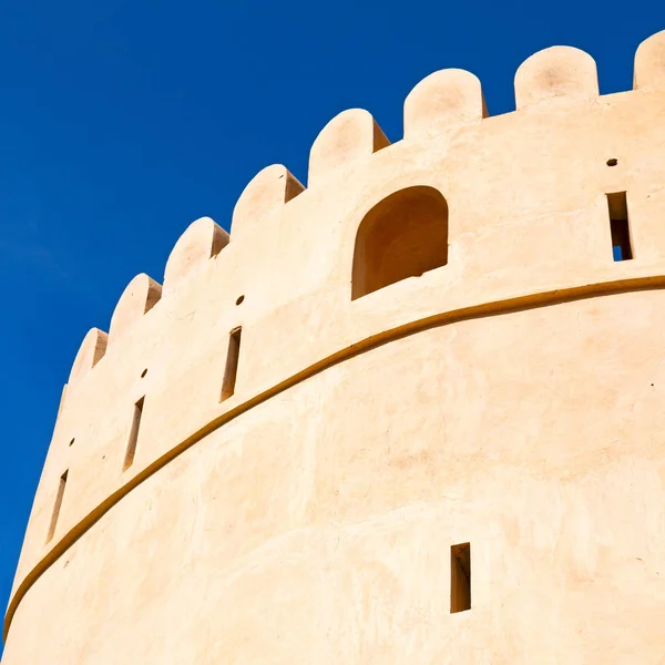 Umman Muscat eski savunma fort battlesment gökyüzü bir