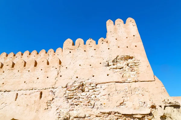 Umman Muscat eski savunma fort battlesment gökyüzü bir