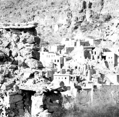 Umman dağda eski terk edilmiş köy evi ve cl kemer