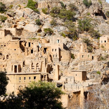 Umman dağda eski terk edilmiş köy evi ve cl kemer
