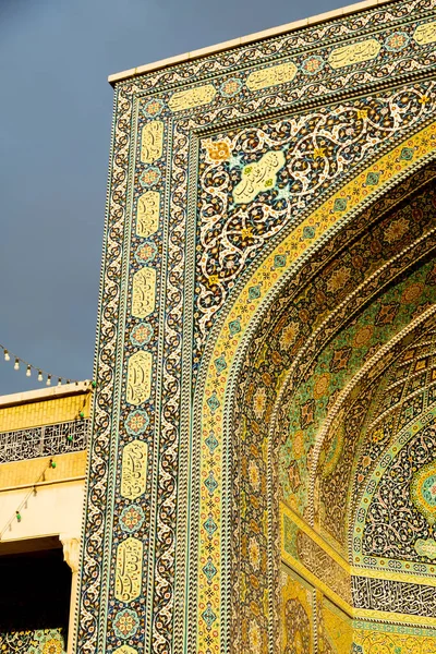 En iran desenfoque mausoleo islámico — Foto de Stock