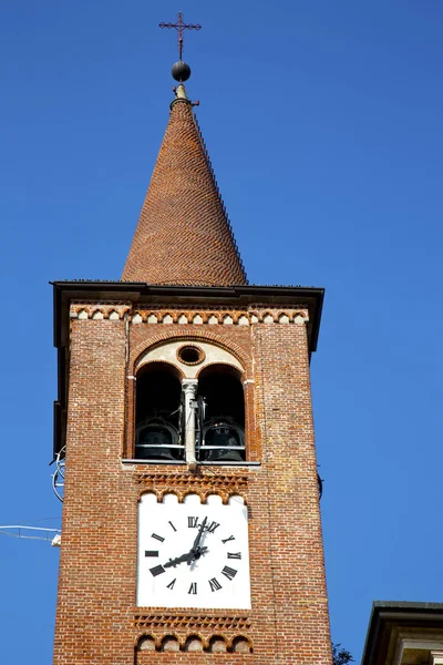 Busto igreja torre ensolarada — Fotografia de Stock