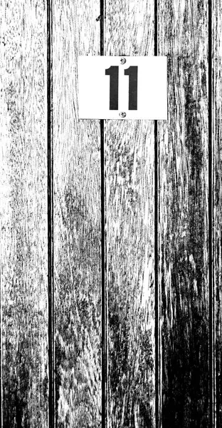 В Африке номерной знак и древесины, как фон — стоковое фото