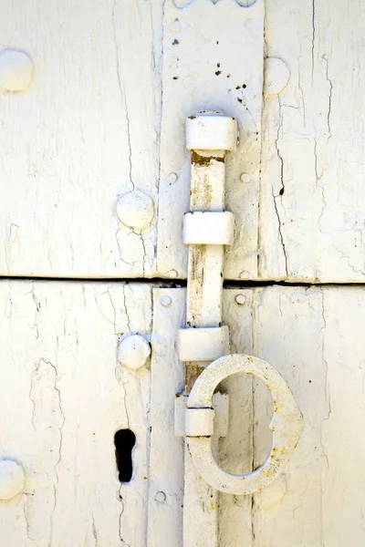 Abstrato de comércio em uma madeira de fenda de porta — Fotografia de Stock