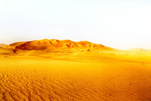 In oman vecchio deserto strofinare al khali il quartiere vuoto e all'aperto — Foto Stock