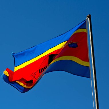  Svaziland dalgalanan bayrak ve gökyüzü    