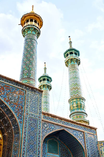 İran ve eski antika Camii minaresi