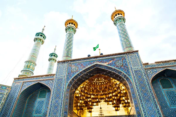 İran ve eski antika Camii minaresi
