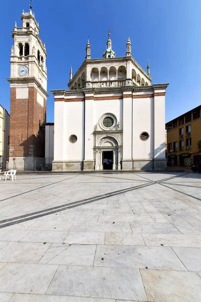 Busto arsizio the church closed brick tower trowalk ita — стоковое фото