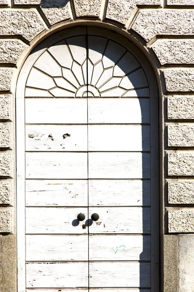 Busto arsizio r curch fechado madeira itália — Fotografia de Stock