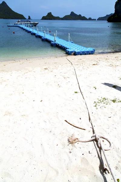 Plastik-Pier Küste der grünen Lagune Seil Phangan Bay — Stockfoto