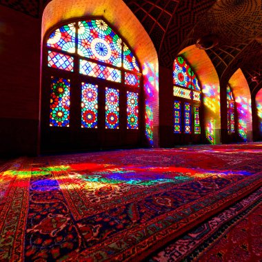 İran renklerde--dan pencere eşiği