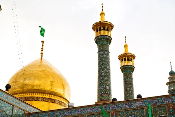 Em iran e antigo antigo minarete mesquita — Fotografia de Stock