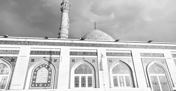 Em iran e antigo antigo minarete mesquita — Fotografia de Stock