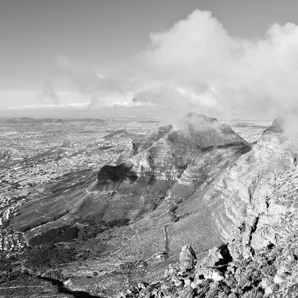 A Dél-afrikai Köztársaság város látképe mountain — Stock Fotó