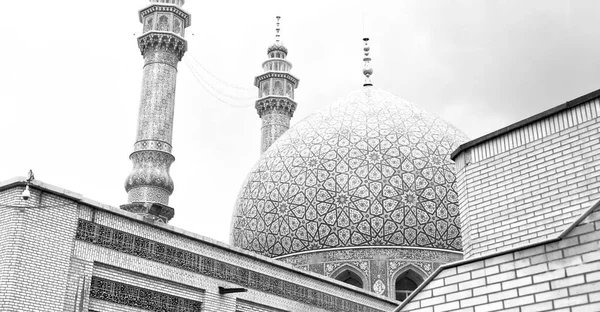 V Íránu a staré antické mešita minaret — Stock fotografie