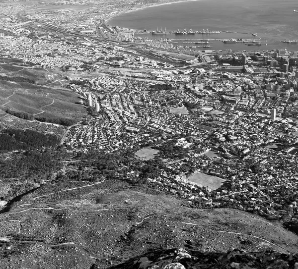 В Южной Африке Кейптаун город горизонта от столовой горы — стоковое фото