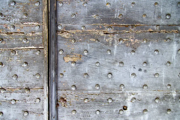 Cross Lombardia arsago seprio Kołatka w drzwi drewniane Włochy — Zdjęcie stockowe