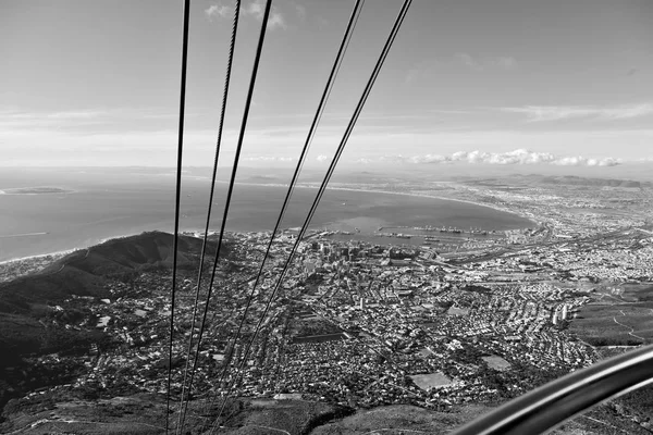 En Sudáfrica cabo ciudad horizonte de la ciudad de montaña — Foto de Stock