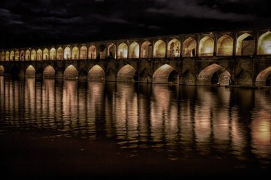 İran'da eski köprü  