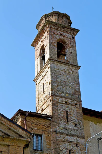 Jour ensoleillé mur abstrait et cloche clocher de l'église — Photo
