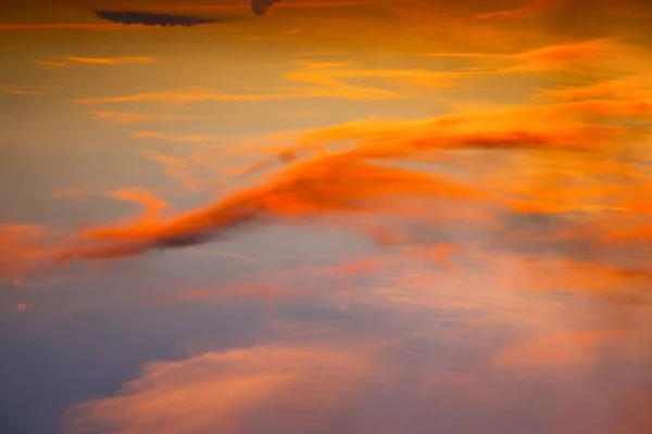 Nascer do sol céu nuvem no tailandês — Fotografia de Stock