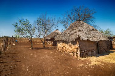  Lesotho sokak köyde avlu yakınındaki