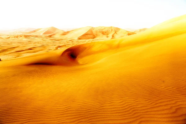 En oman viejo desierto frotar al khali el cuarto vacío y al aire libre — Foto de Stock