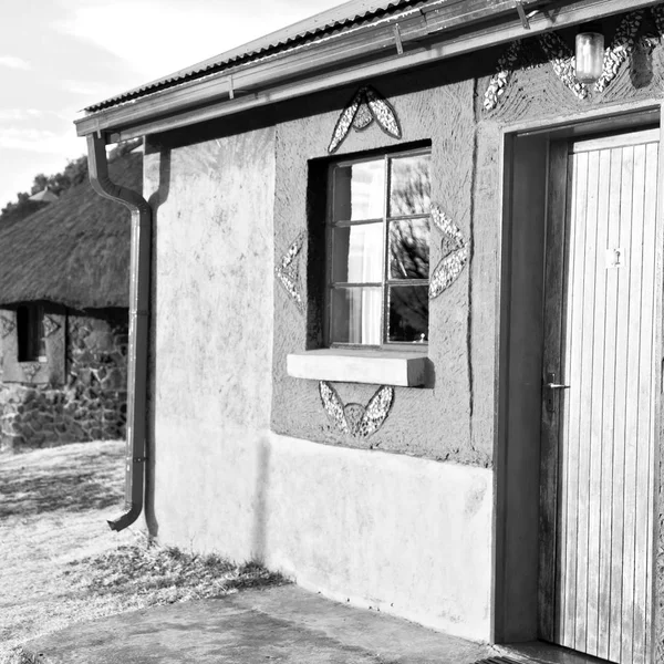 In lesotho Straße Dorf in der Nähe von Berg — Stockfoto