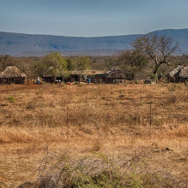 Lesotho sokak köyde avlu yakınındaki