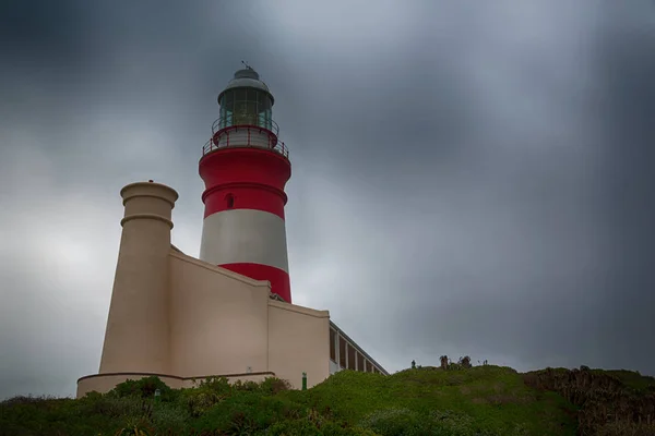 I Sydafrika kustlinje och fyren — Stockfoto