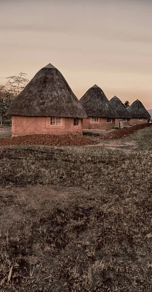 In lesotho Straße Dorf in der Nähe von Hof — Stockfoto