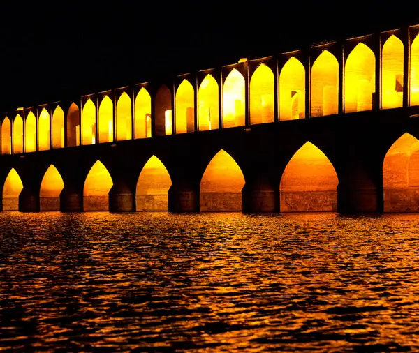 İran'da eski köprü  