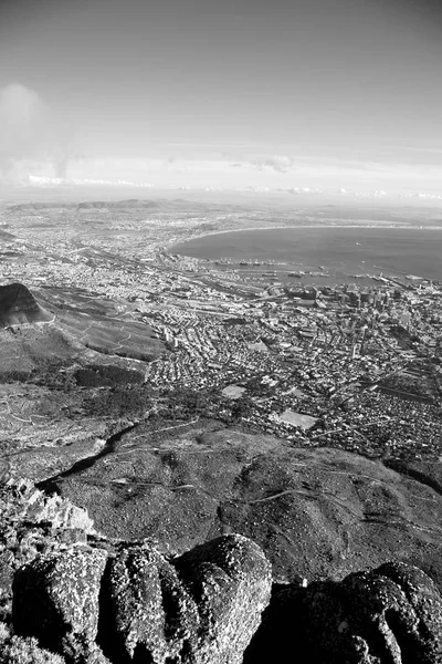En Sudáfrica cabo ciudad horizonte de la montaña de la mesa — Foto de Stock