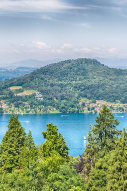 İtalya manzara Panoraması göl ve dağ içinde 