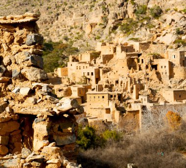 Umman dağda eski terk edilmiş köy evi ve cl kemer