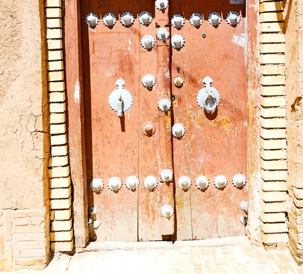 Em iran velha porta de madeira — Fotografia de Stock